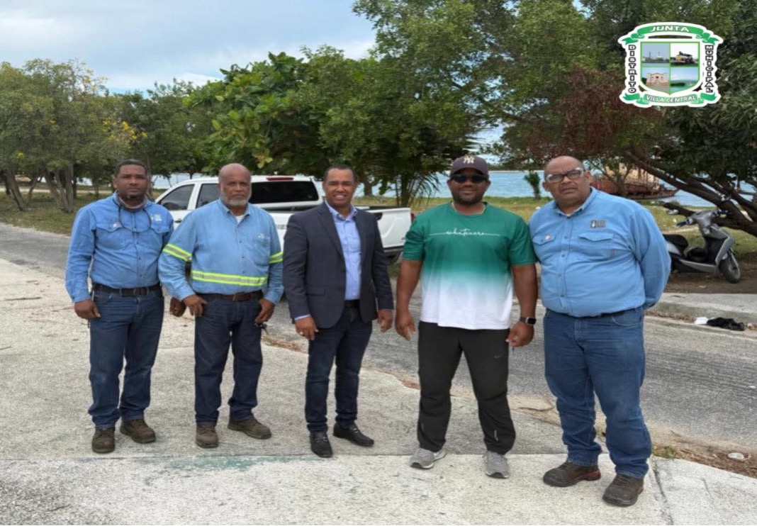 Alcalde de Villa Central, Hamilton Nin (Pichón), encabezó una reunión con colaboradores de EGE Haina para dar inicio a los trabajos de iluminación del Parque Litoral María Montez
